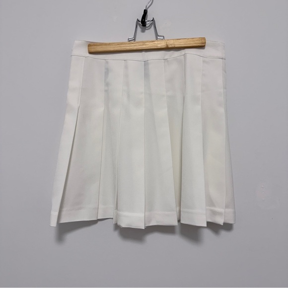 Chic White Pleated Mini Skirt - Picture 2 of 2